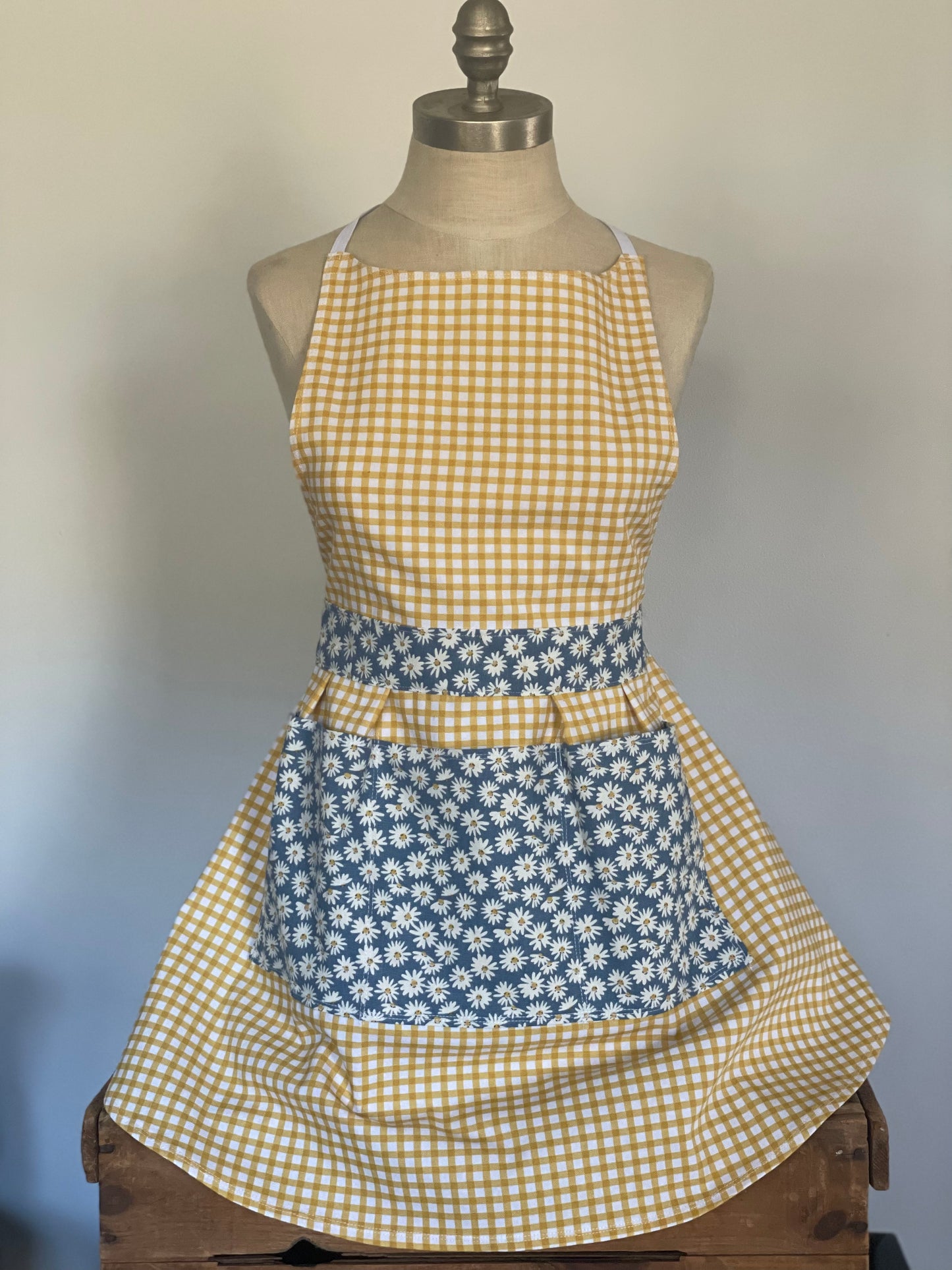 Cecilia - Chamomile on Gingham