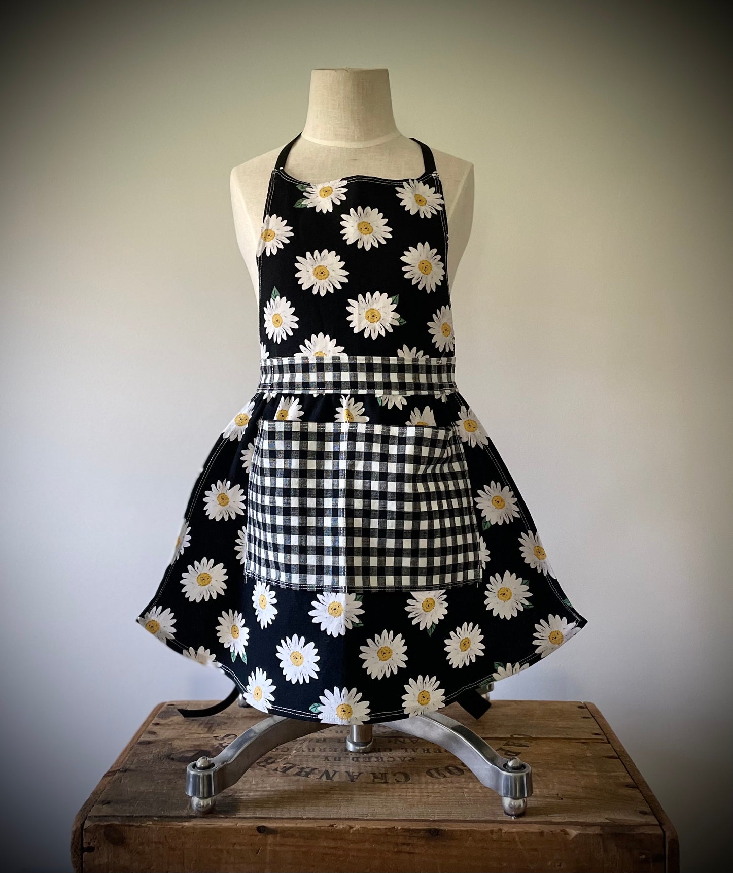 Sophia - Gingham on Daisy Black