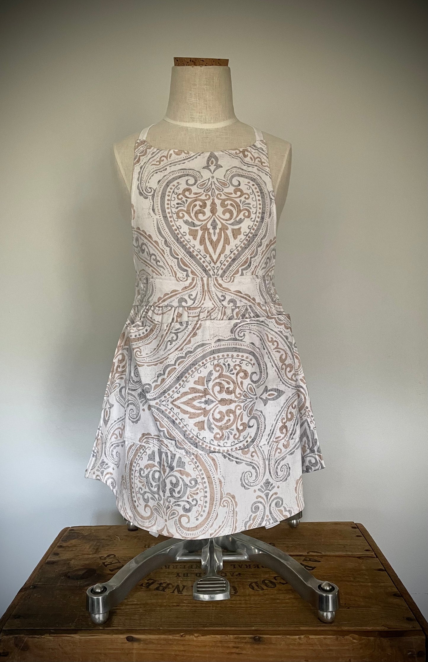 Sophia - Large Damask Neutral