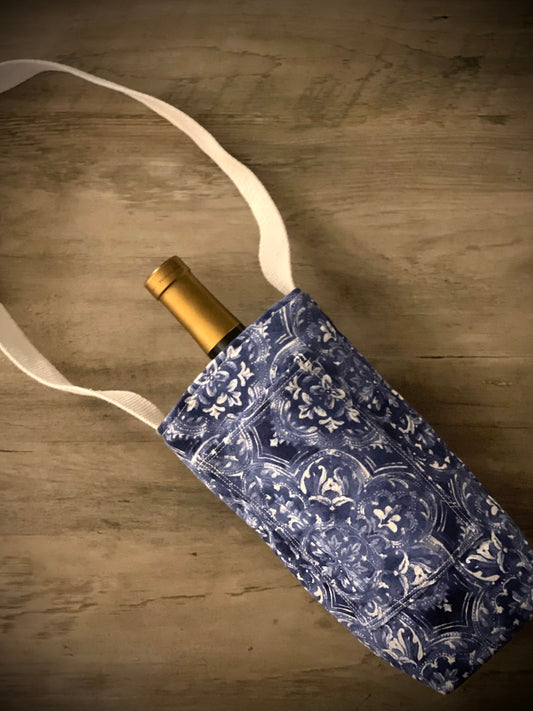 Single Wine Tote - Delft Blue Medallion